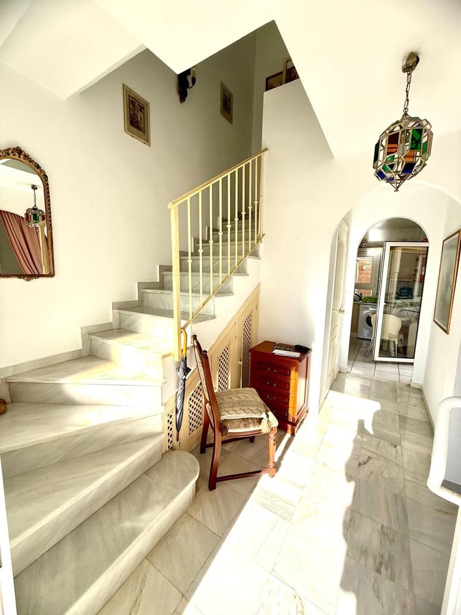 3 sovrum Semi-fristående Villa till salu i Nerja med pool garage - 429 900 € (Ref: 9330084)