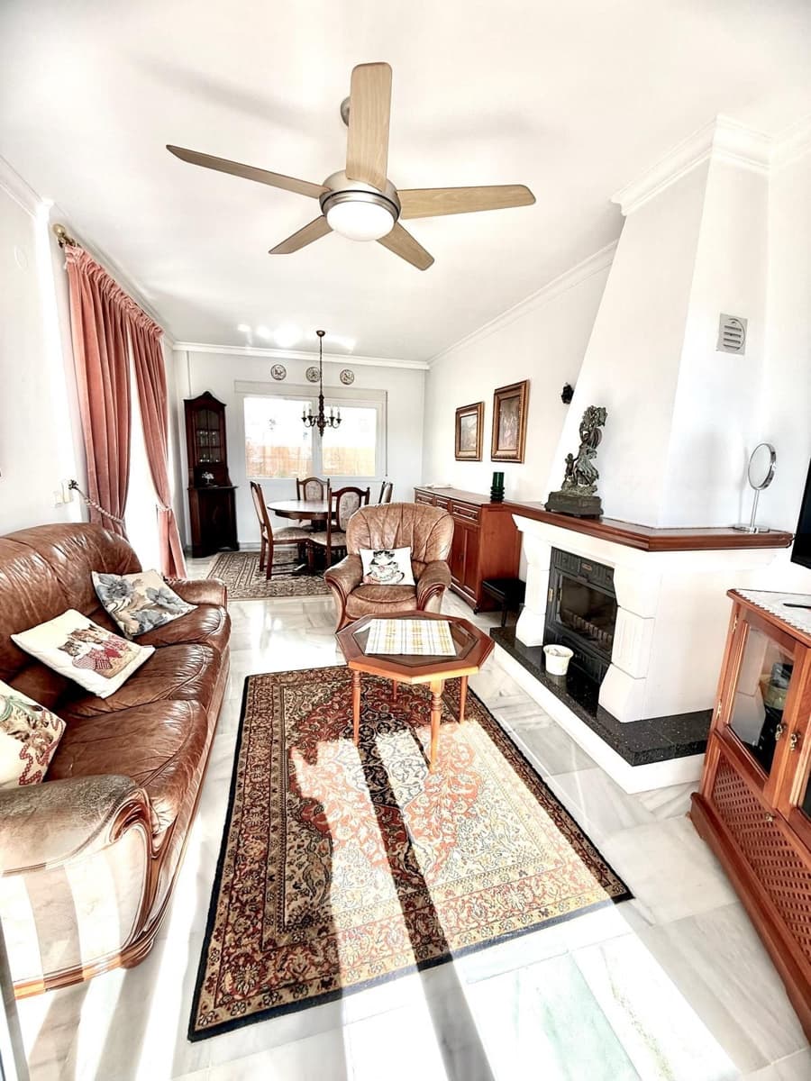 3 sovrum Semi-fristående Villa till salu i Nerja med pool garage - 429 900 € (Ref: 9330084)