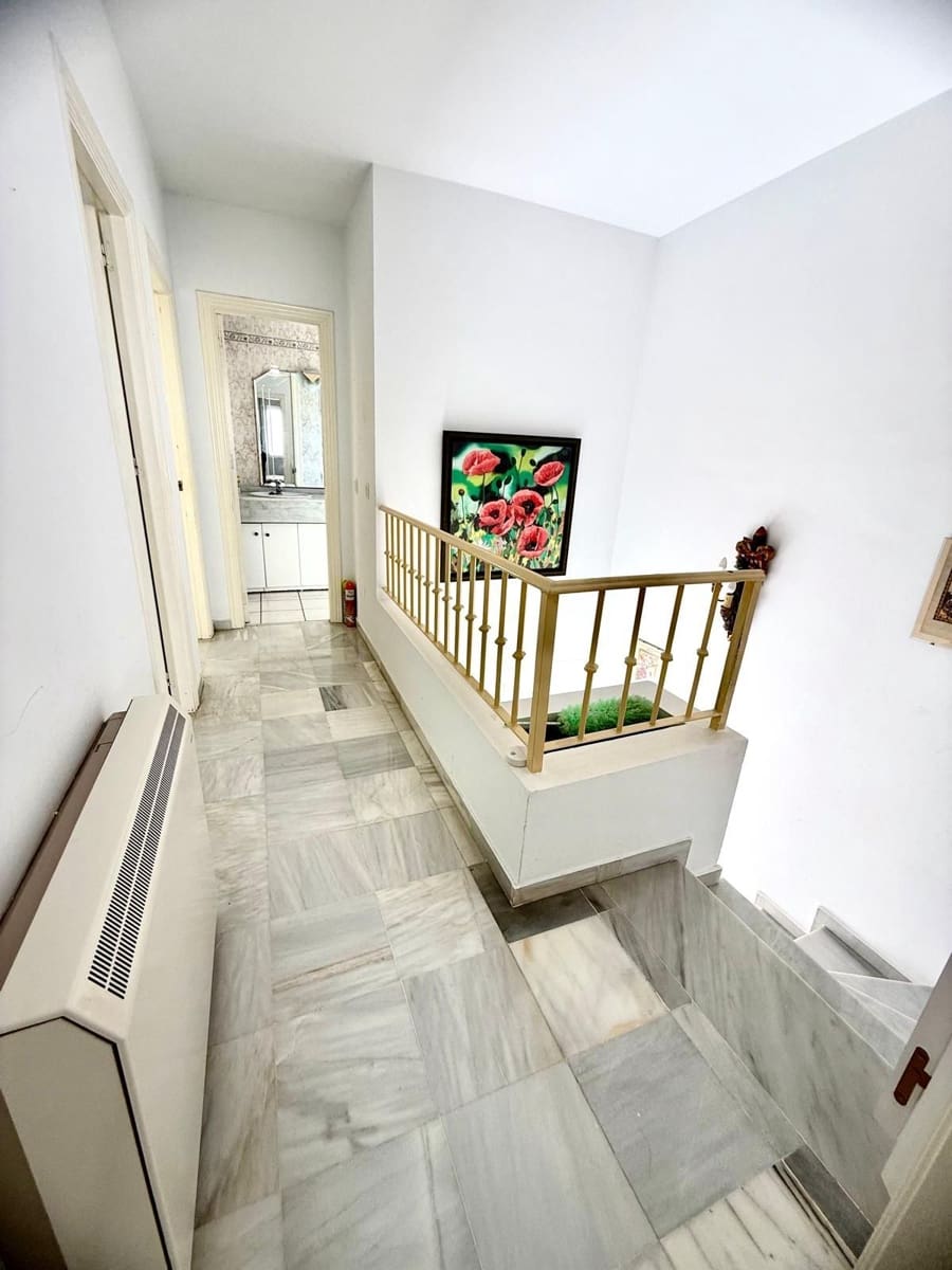 3 sovrum Semi-fristående Villa till salu i Nerja med pool garage - 429 900 € (Ref: 9330084)