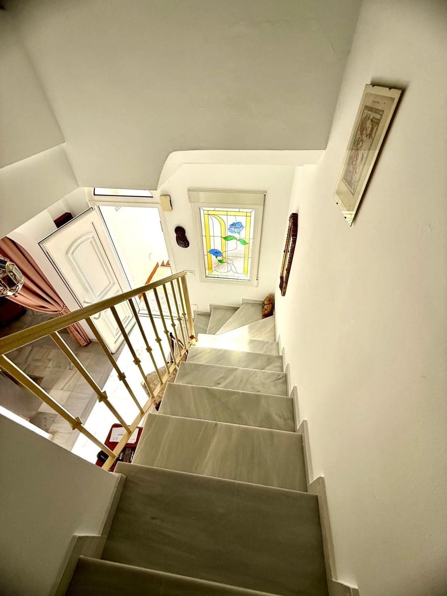 3 sovrum Semi-fristående Villa till salu i Nerja med pool garage - 429 900 € (Ref: 9330084)