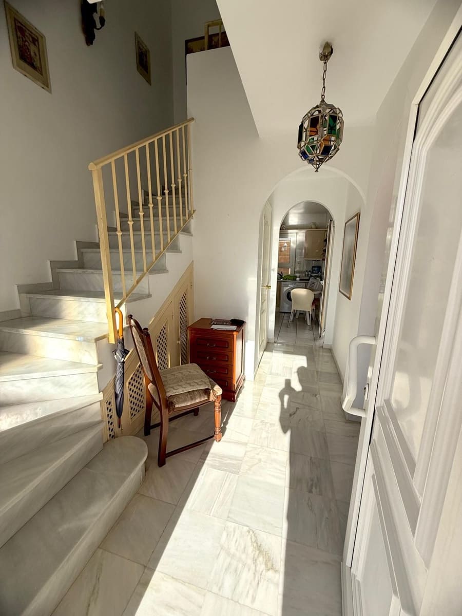 3 sovrum Semi-fristående Villa till salu i Nerja med pool garage - 429 900 € (Ref: 9330084)