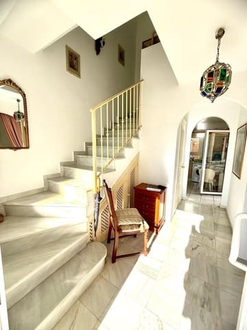 3 sovrum Semi-fristående Villa till salu i Nerja med pool garage - 429 900 € (Ref: 9330084)