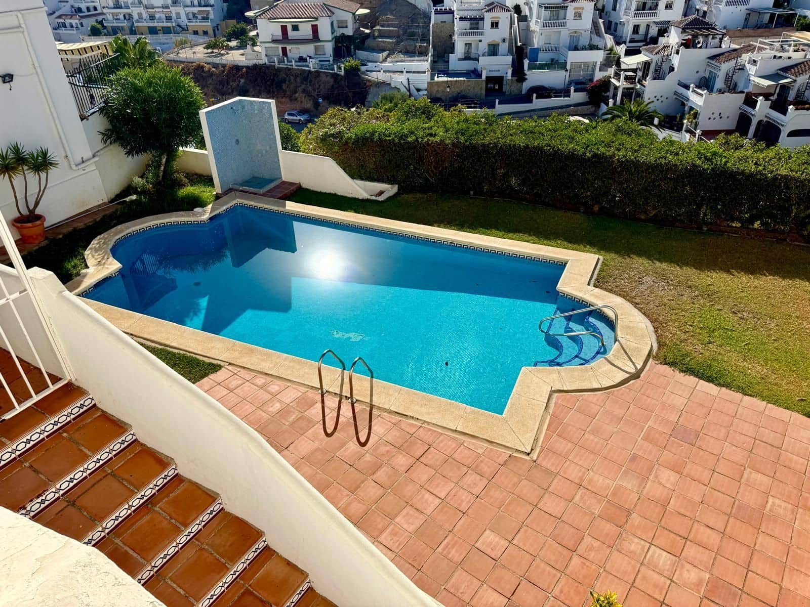 3 sovrum Semi-fristående Villa till salu i Nerja med pool garage - 429 900 € (Ref: 9330084)