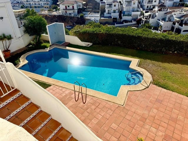 3 sovrum Semi-fristående Villa till salu i Nerja med pool garage - 429 900 € (Ref: 9330084)