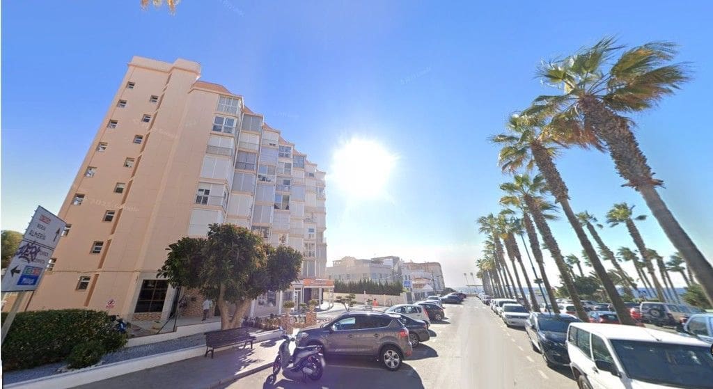 Studio te koop in Torrox-Costa met zwembad - € 175.000 (Ref: 9358850)