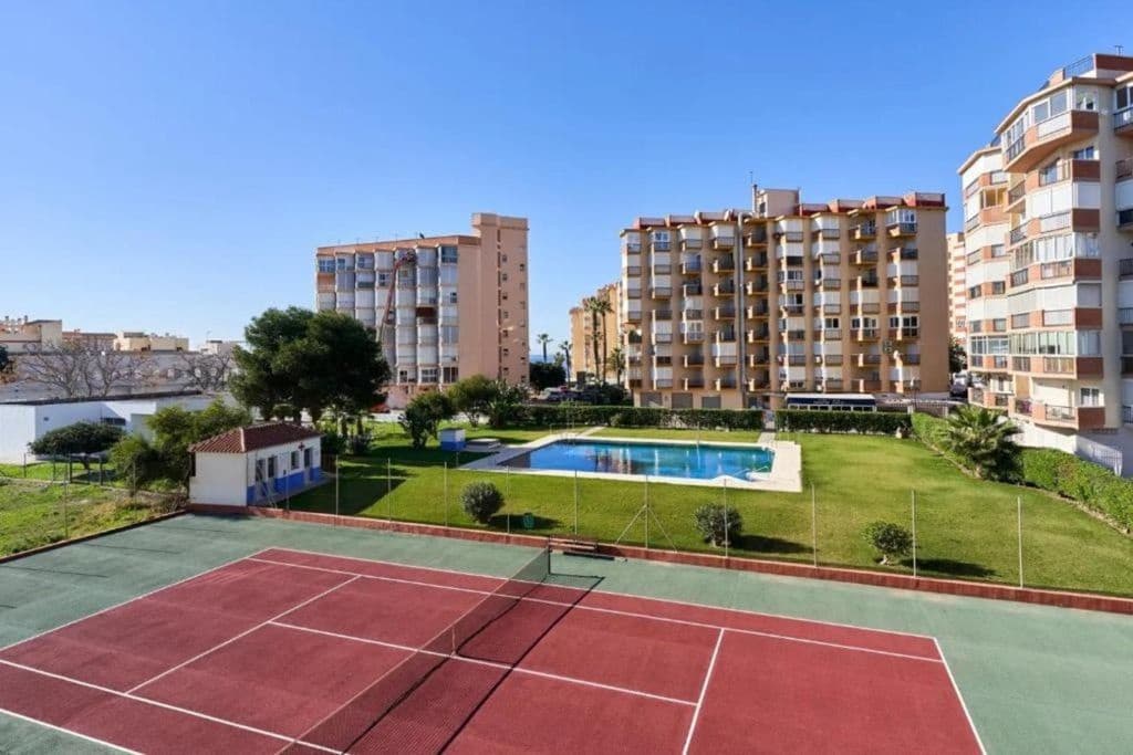 Apartamento de 2 habitaciones en Torrox-Costa en venta - 265.000 € (Ref: 9366937)
