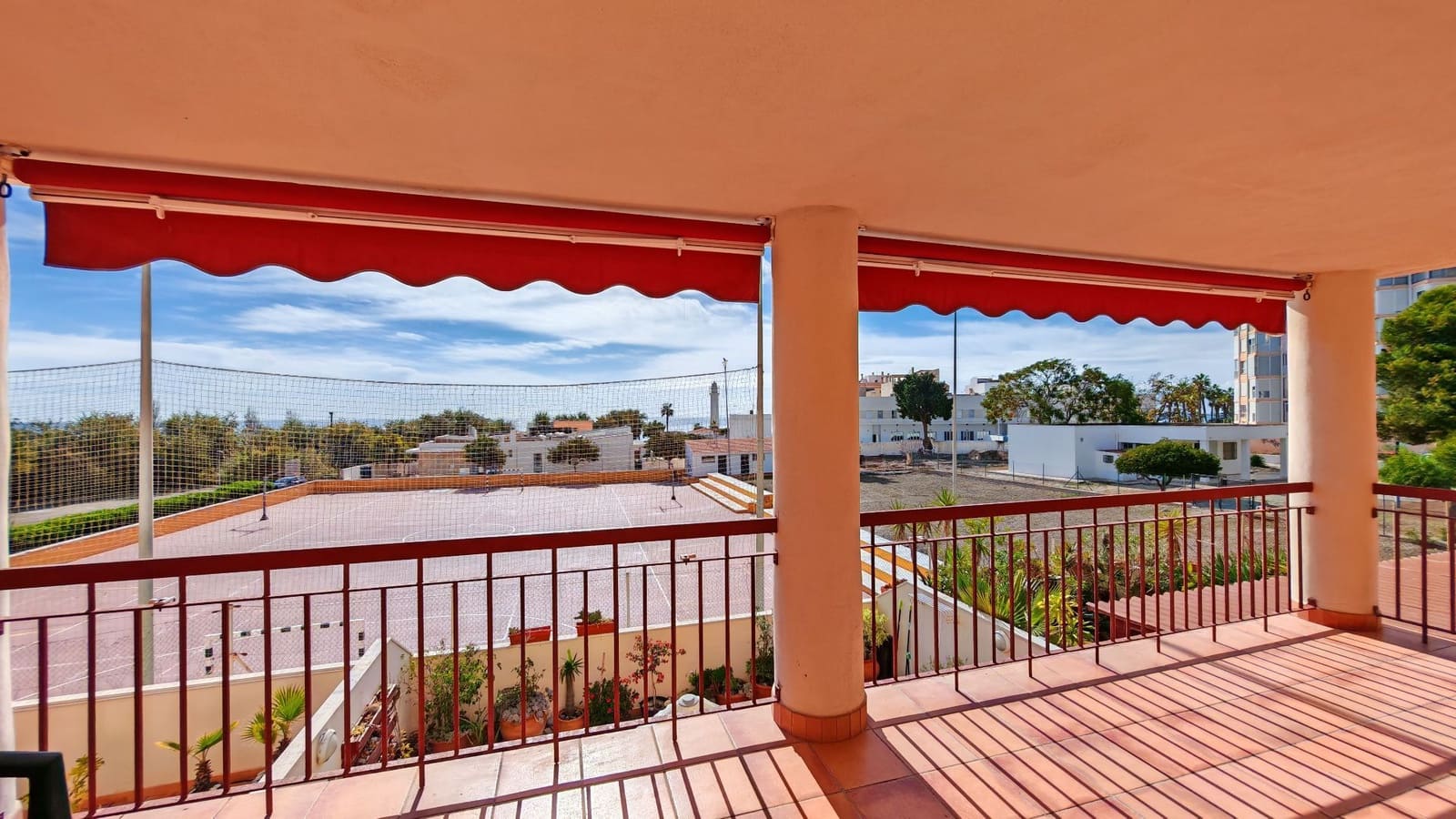 Apartamento de 2 habitaciones en Torrox-Costa en venta - 265.000 € (Ref: 9366937)