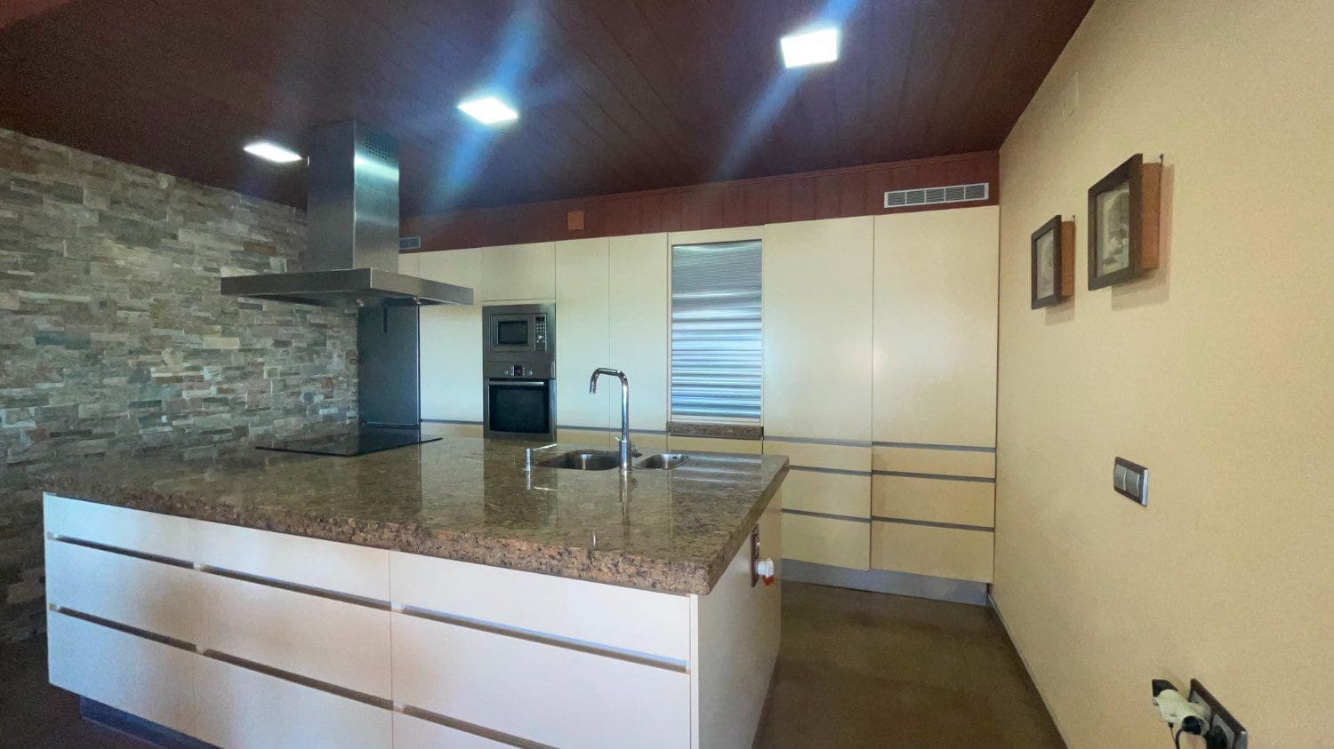 3 slaapkamer Appartement te koop in Torrox-Costa met zwembad - € 850.000 (Ref: 9398162)