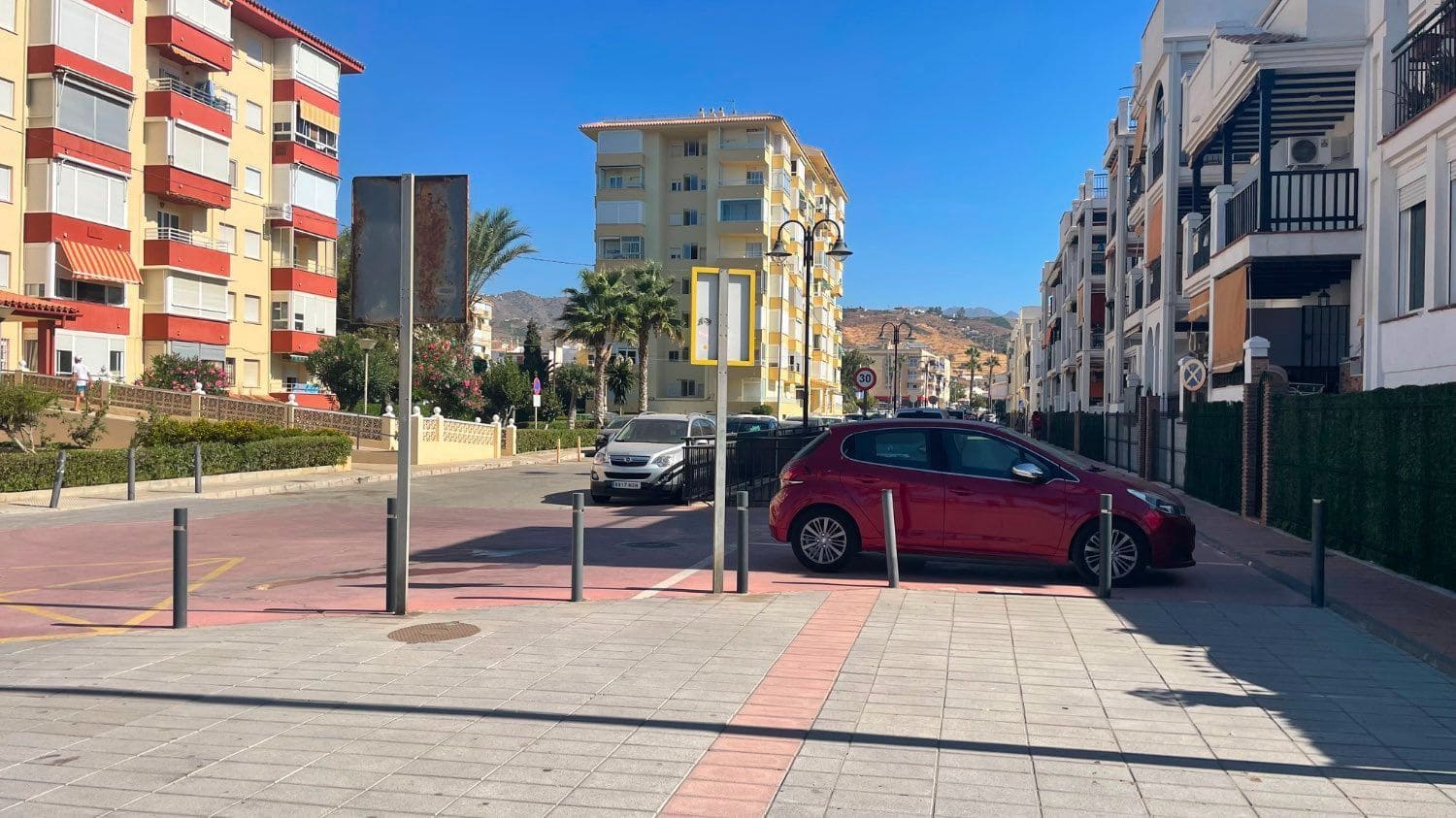 3 slaapkamer Appartement te koop in Torrox-Costa met zwembad - € 850.000 (Ref: 9398162)