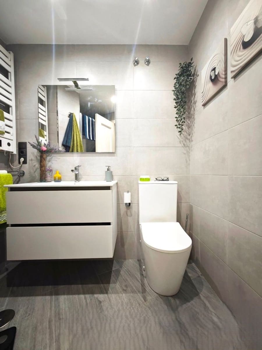 Apartment for sale in Torrox-Costa with pool - € 359,000 (Ref: 9413583)