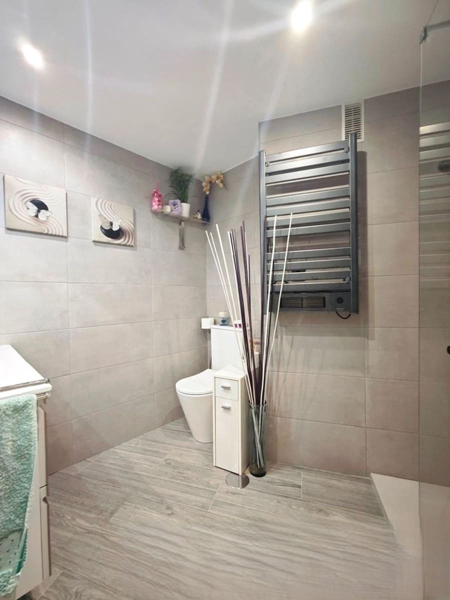 Apartment for sale in Torrox-Costa with pool - € 359,000 (Ref: 9413583)