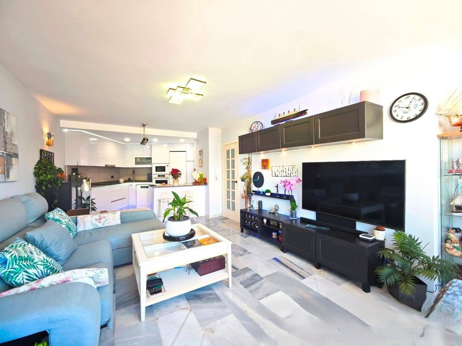 Apartment for sale in Torrox-Costa with pool - € 359,000 (Ref: 9413583)