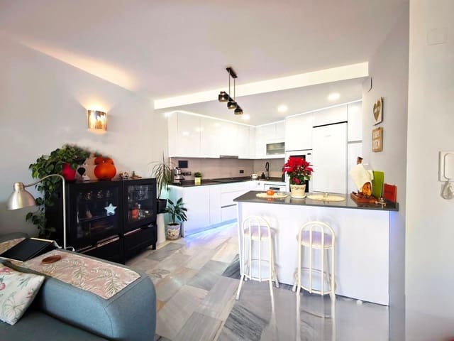 Apartamento en Torrox-Costa, Torrox en venta con piscina - 359.000 € (Ref: 9413583)