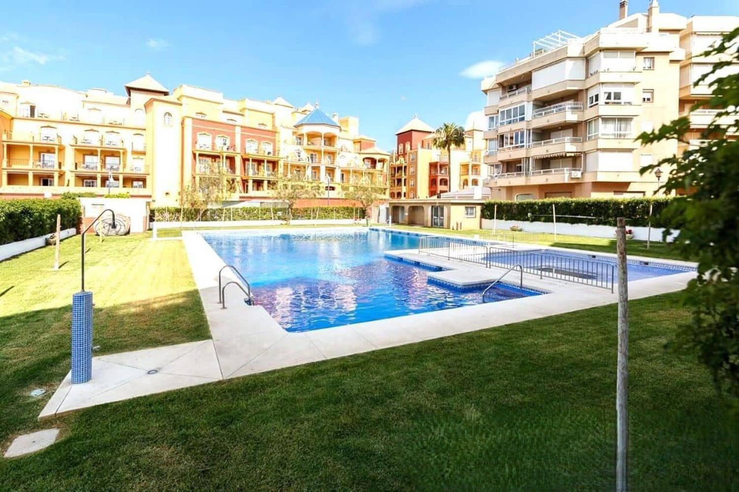 Apartment for sale in Torrox-Costa with pool - € 359,000 (Ref: 9413583)