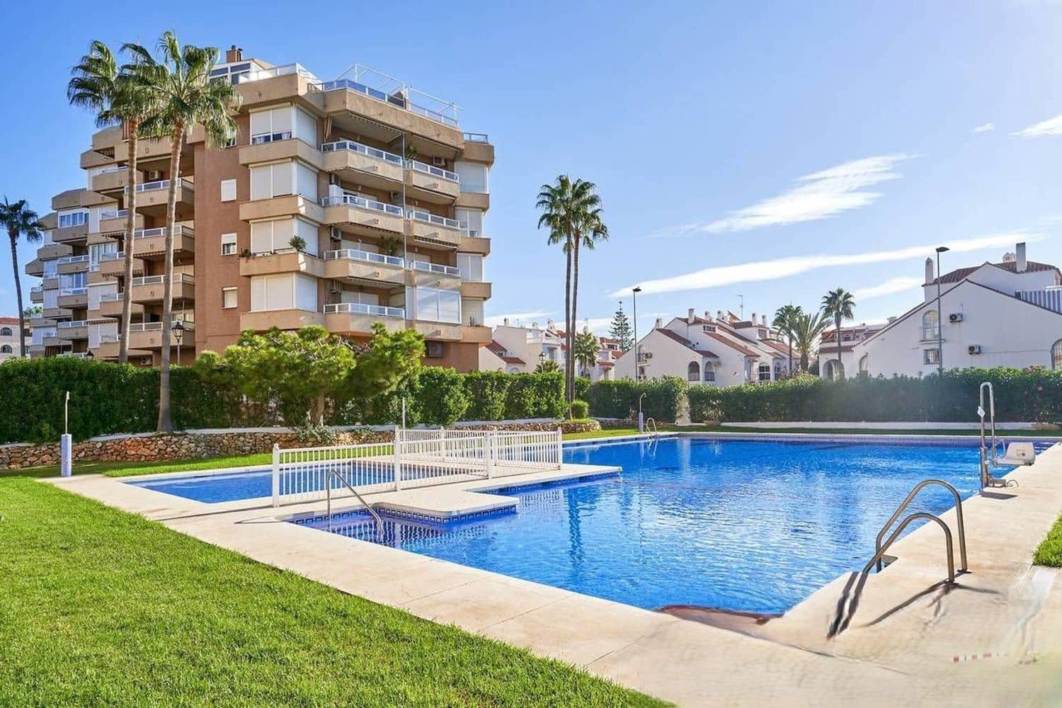Apartment for sale in Torrox-Costa with pool - € 359,000 (Ref: 9413583)