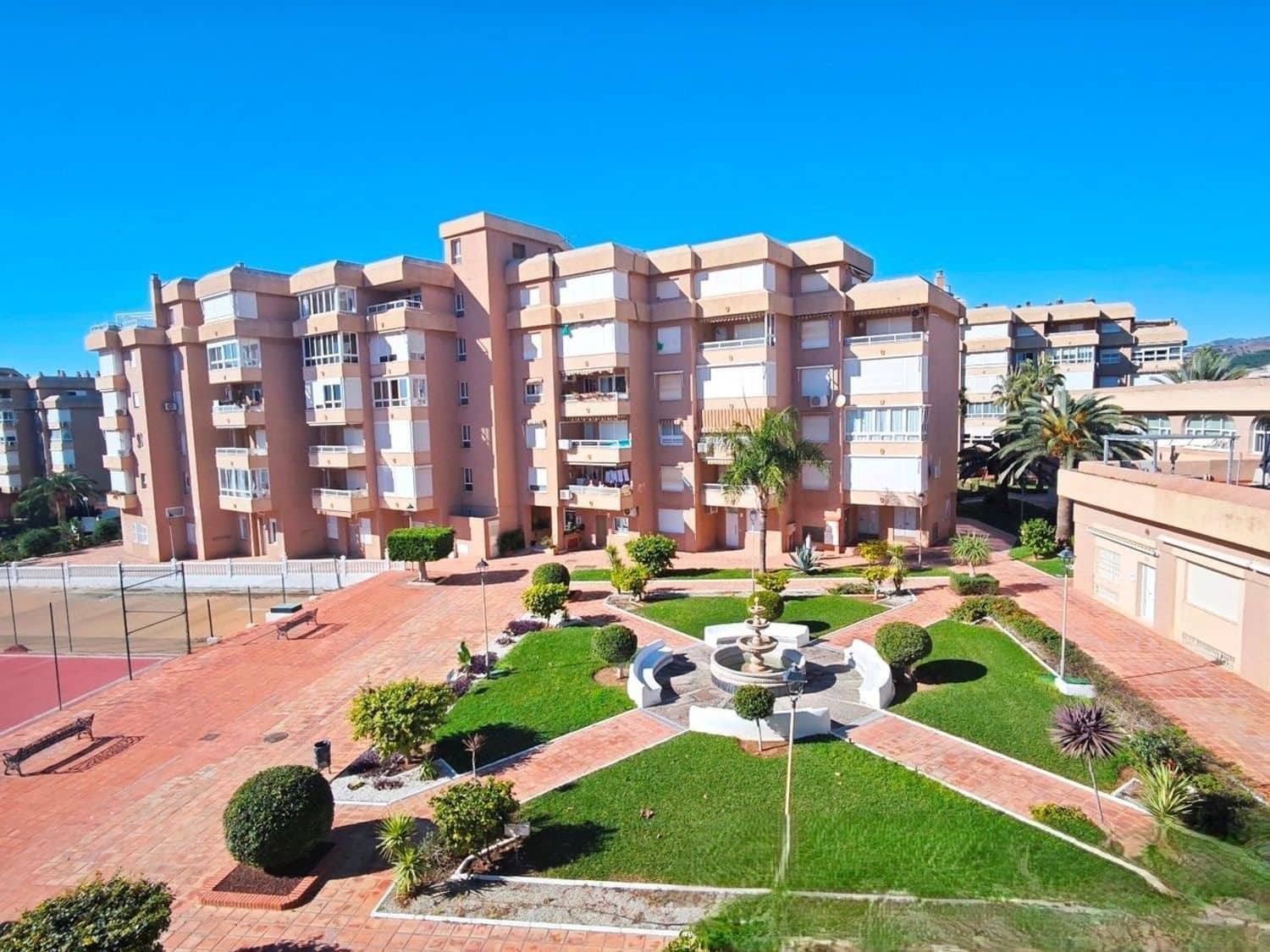 Apartment for sale in Torrox-Costa with pool - € 359,000 (Ref: 9413583)
