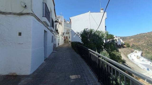 2 bedroom Apartment for sale in Sayalonga - € 22,000 (Ref: 9485509)