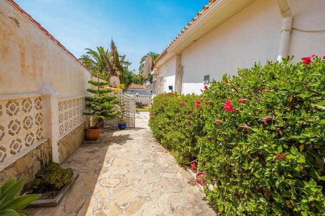 2 sovrum Semi-fristående Villa till salu i Torrox-Costa, Torrox med pool garage - 359 000 € (Ref: 9529407)