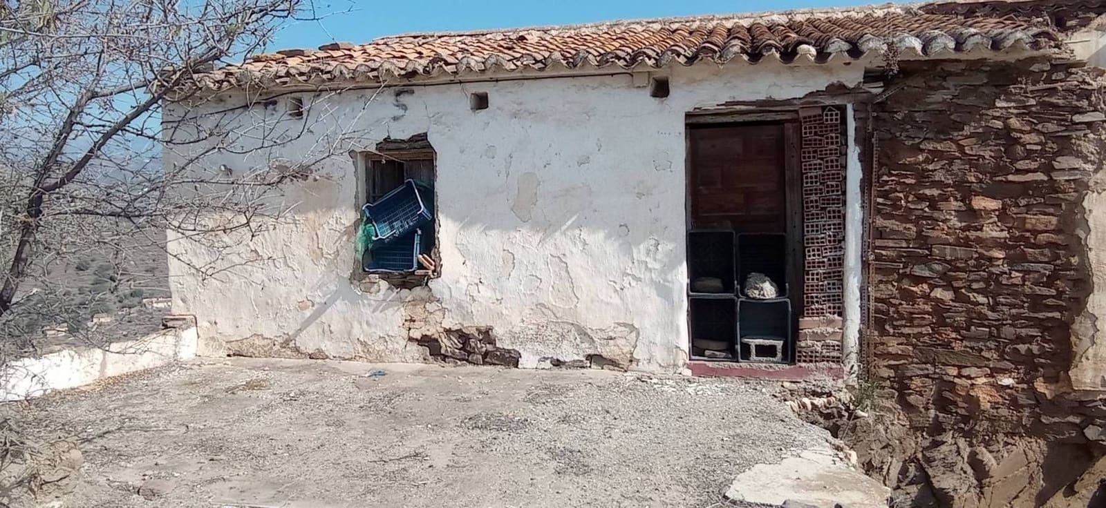 4 bedroom Finca/Country House for sale in Torrox-Costa - € 59,000 (Ref: 9560886)