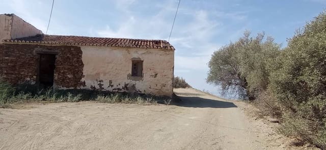4 bedroom Finca/Country House for sale in Torrox-Costa, Torrox - € 59,000 (Ref: 9560886)
