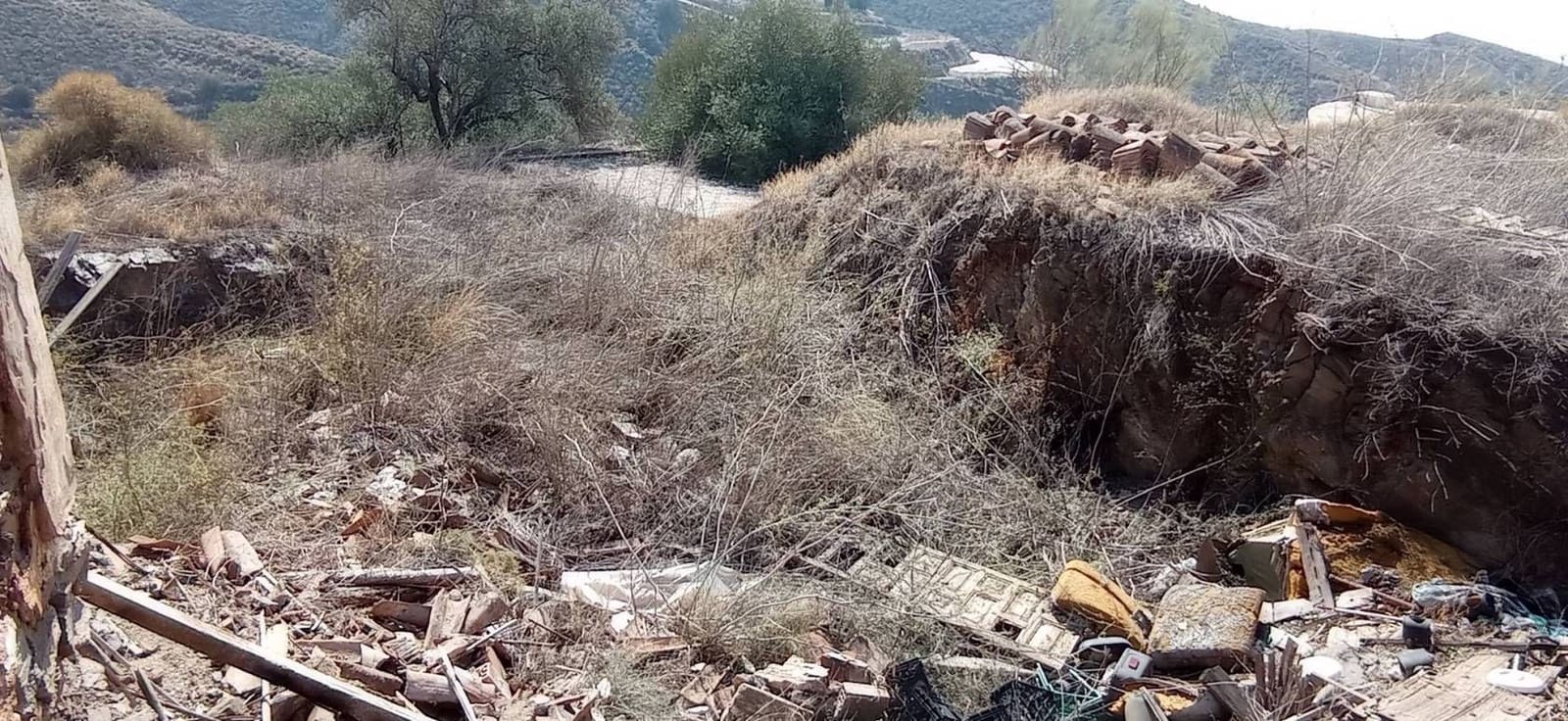 4 bedroom Finca/Country House for sale in Torrox-Costa - € 59,000 (Ref: 9560886)