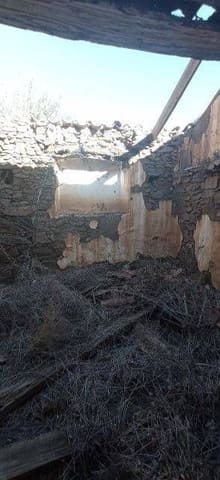 3 slaapkamer Finca/Landhuis te koop in Vélez-Málaga - € 39.000 (Ref: 9567995)