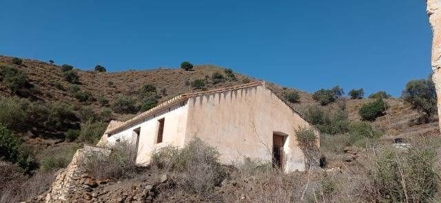3 slaapkamer Finca/Landhuis te koop in Vélez-Málaga - € 39.000 (Ref: 9567995)