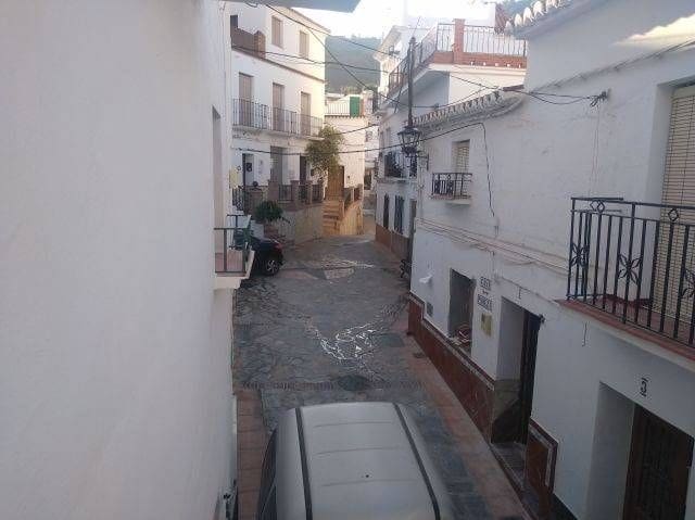 5 Zimmer Villa zu verkaufen in Sayalonga - 110.000 € (Ref: 9567996)