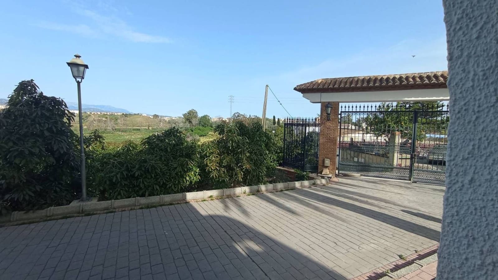 4 sypialnia Willa na sprzedaż w Torre del Mar z basenem garażem - 1 300 000 € (Ref: 9567998)