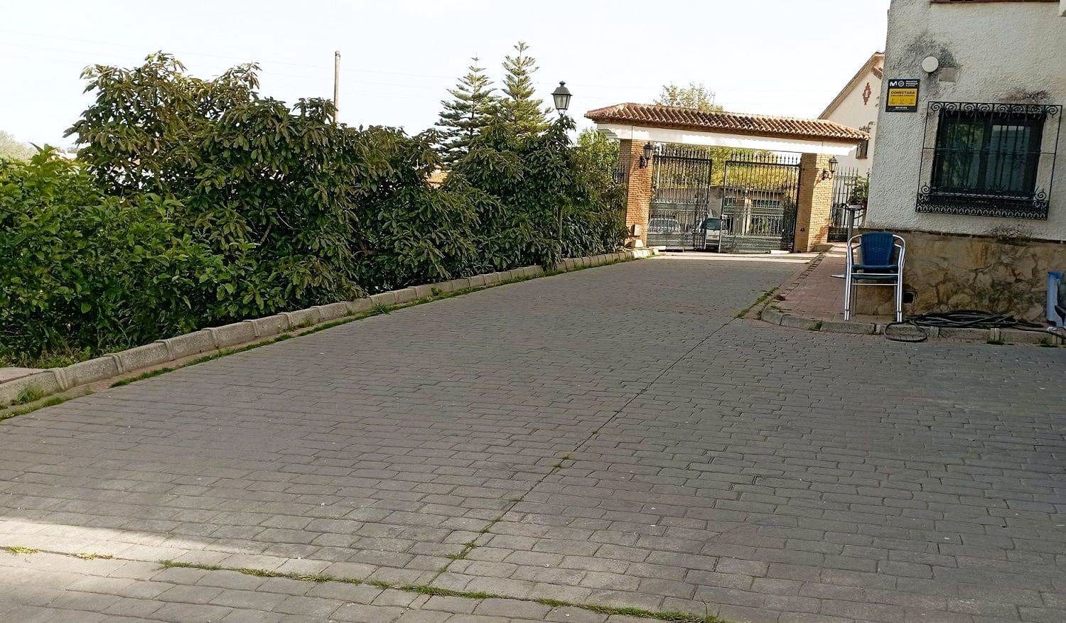 4 sypialnia Willa na sprzedaż w Torre del Mar z basenem garażem - 1 300 000 € (Ref: 9567998)