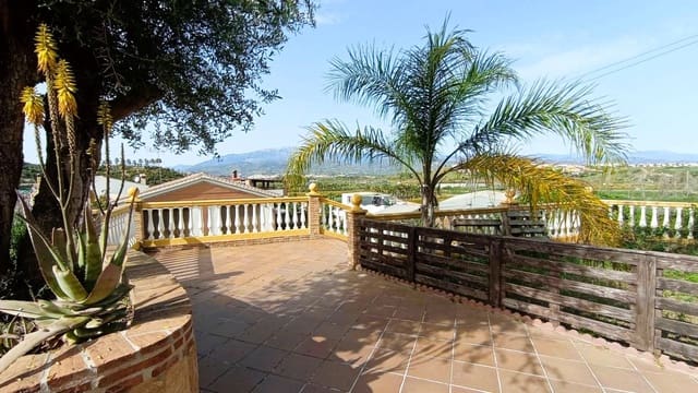 4 quarto Moradia para venda em Torre del Mar, Vélez-Málaga com piscina garagem - 1 300 000 € (Ref: 9567998)