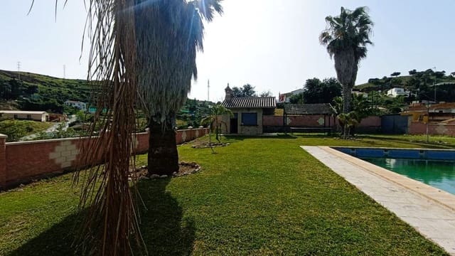 4 quarto Moradia para venda em Torre del Mar, Vélez-Málaga com piscina garagem - 1 300 000 € (Ref: 9567998)