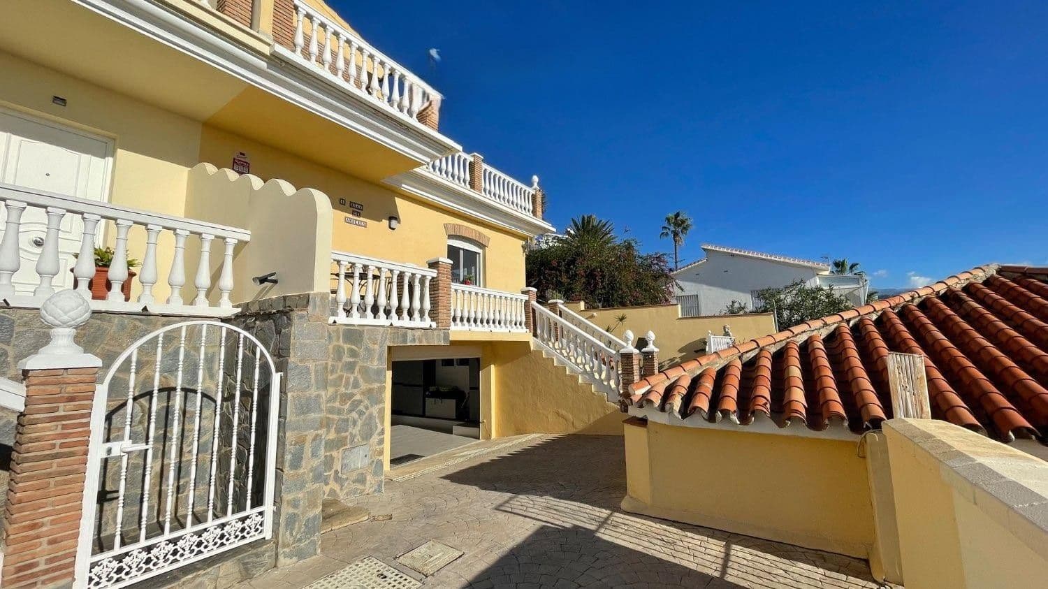 3 makuuhuone Huvila myytävänä paikassa Torrox-Costa - 489 000 € (Ref: 9590673)