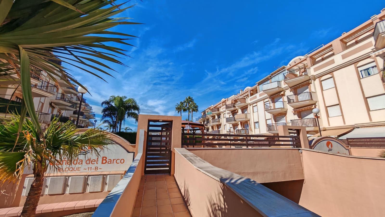 Apartment for sale in Torrox-Costa - € 15,000 (Ref: 9594615)