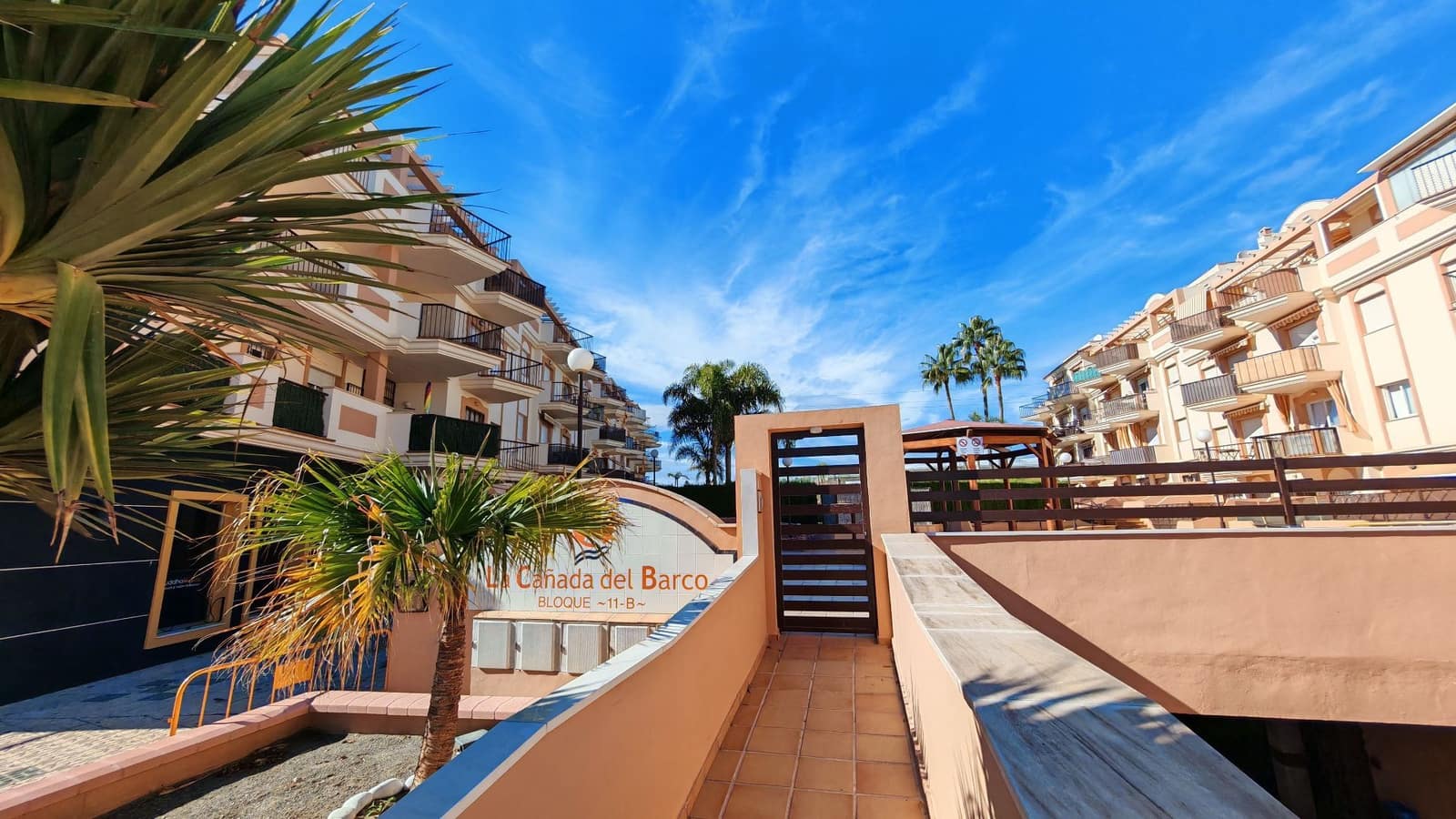 Apartment for sale in Torrox-Costa - € 15,000 (Ref: 9594615)