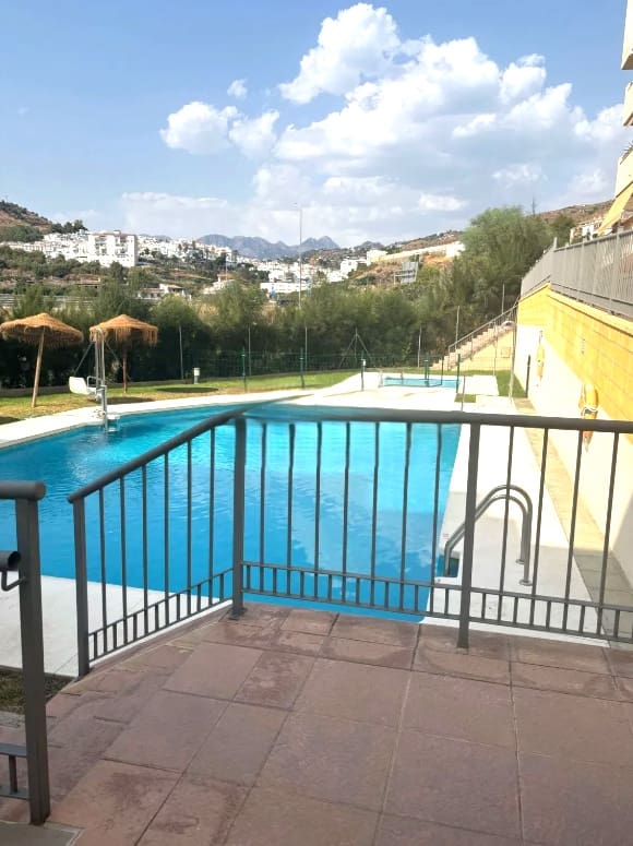 2 sypialnia Penthouse na sprzedaż w Torrox z basenem garażem - 285 000 € (Ref: 9640039)