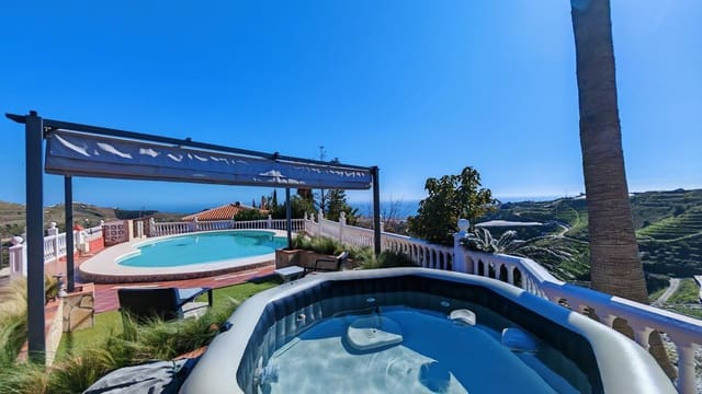 4 soverom Villa til salgs i Torrox-Costa, Torrox med svømmebasseng garasje - € 895 000 (Ref: 9640040)