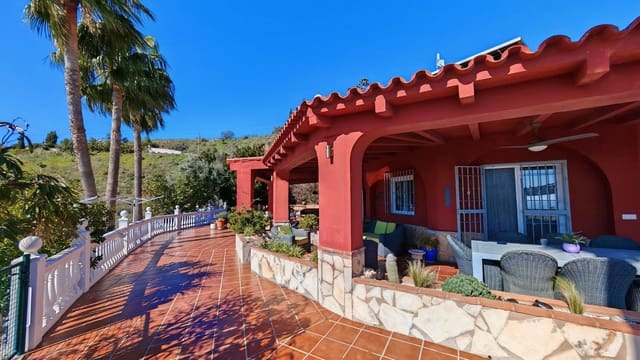 4 soverom Villa til salgs i Torrox-Costa, Torrox med svømmebasseng garasje - € 895 000 (Ref: 9640040)