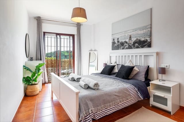 Apartamento de 2 habitaciones en Frigiliana en venta con piscina - 310.000 € (Ref: 9919315)