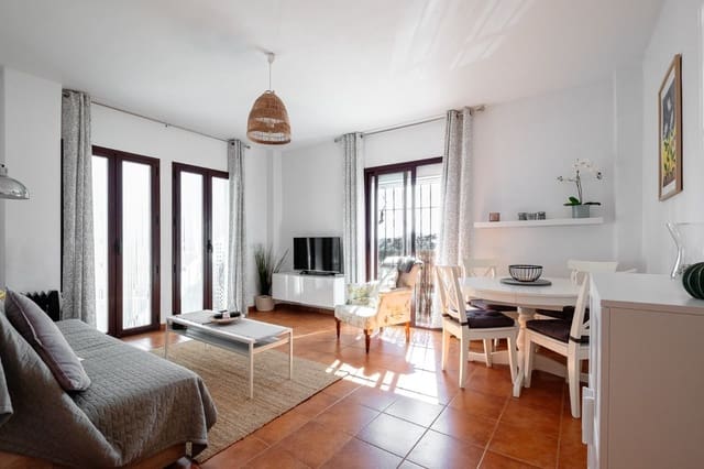 Apartamento de 2 habitaciones en Frigiliana en venta con piscina - 310.000 € (Ref: 9919315)