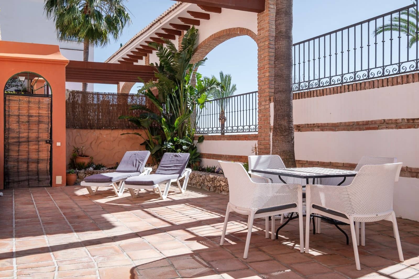 Apartamento de 2 habitaciones en Frigiliana en venta con piscina - 310.000 € (Ref: 9919315)