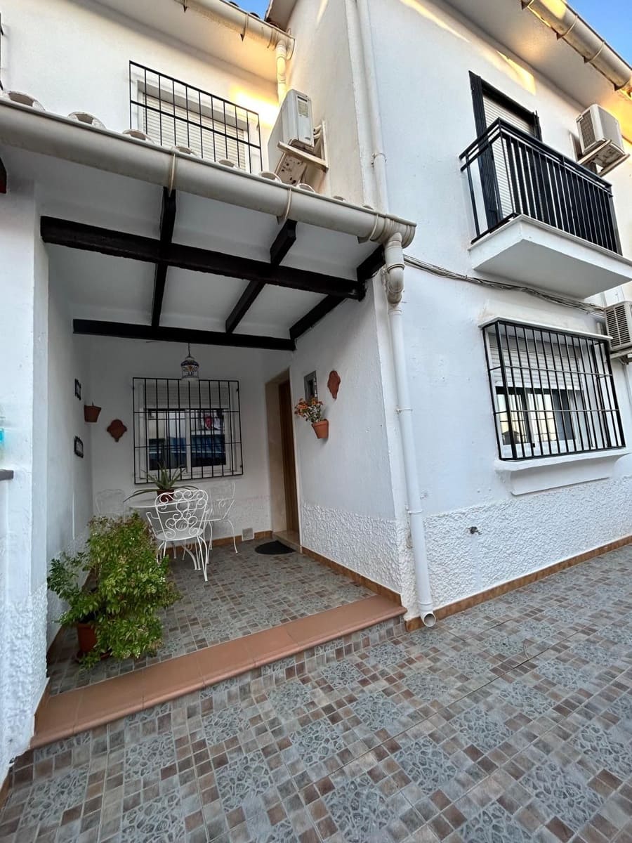 3 quarto Moradia Geminada para venda em Velez-Malaga - 245 000 € (Ref: 9966087)