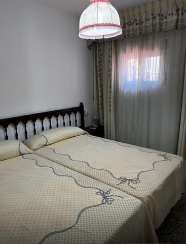 3 slaapkamer Halfvrijstaande villa te koop in Vélez-Málaga - € 245.000 (Ref: 9966087)