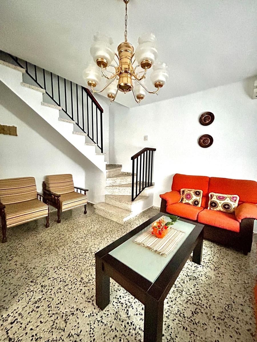 3 quarto Moradia Geminada para venda em Velez-Malaga - 245 000 € (Ref: 9966087)