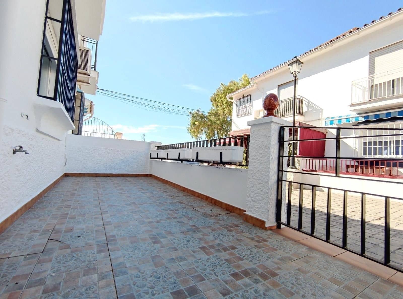 3 quarto Moradia Geminada para venda em Velez-Malaga - 245 000 € (Ref: 9966087)