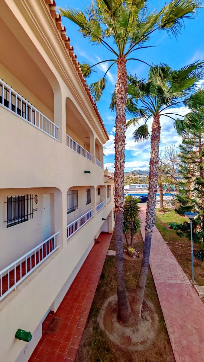 Apartamento de 2 habitaciones en Torrox Park en venta con piscina - 219.000 € (Ref: 9998027)