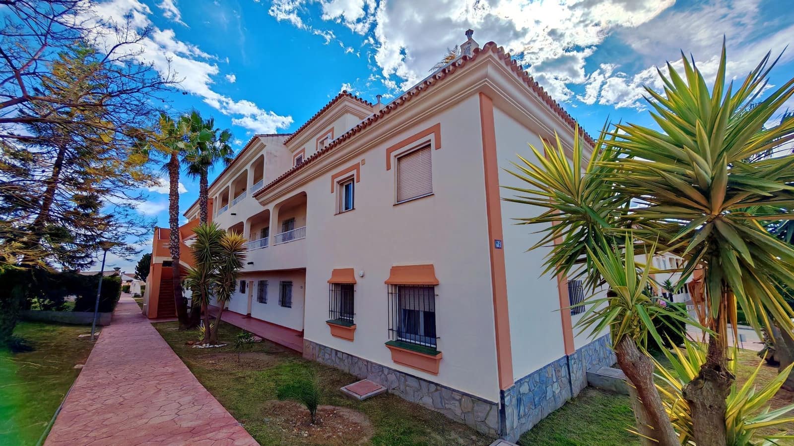 Apartamento de 2 habitaciones en Torrox Park en venta con piscina - 219.000 € (Ref: 9998027)