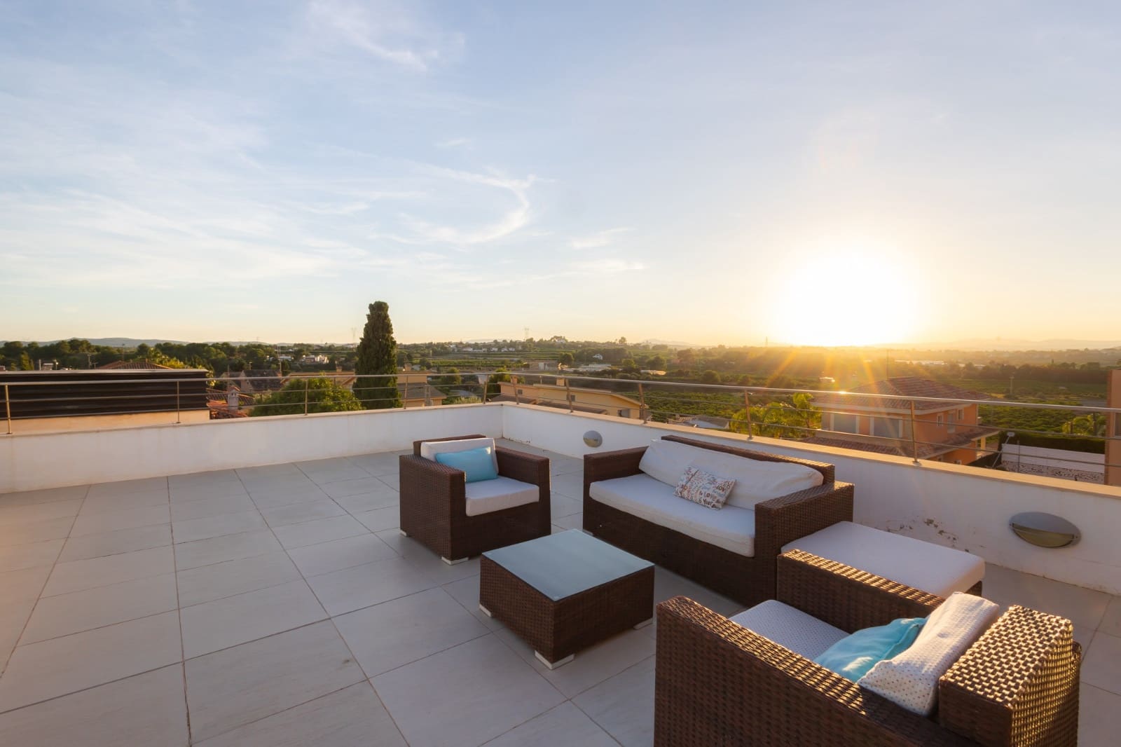 5 bedroom Villa for sale in Torrent with pool garage - € 880,000 (Ref: 7887033)