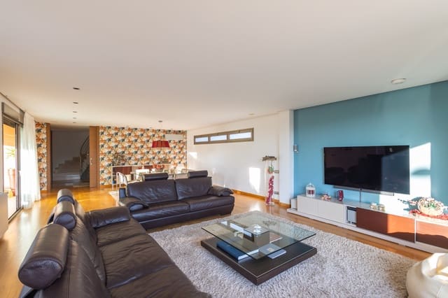 5 bedroom Villa for sale in Torrent with pool garage - € 880,000 (Ref: 7887033)