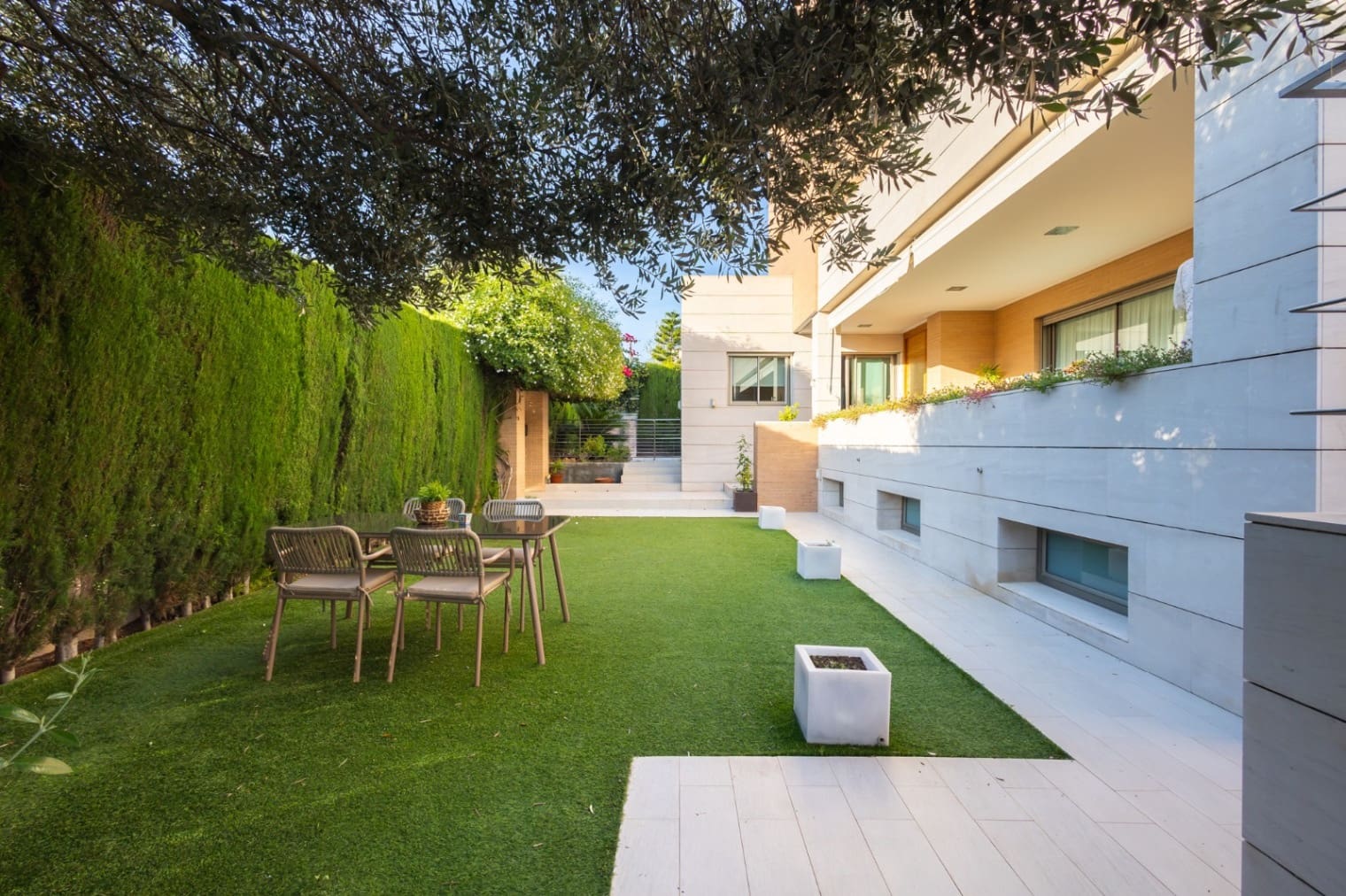 5 bedroom Villa for sale in Torrent with pool garage - € 880,000 (Ref: 7887033)
